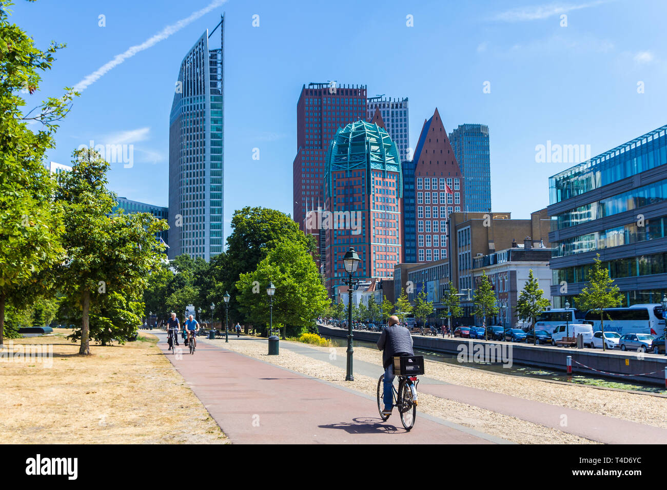 Den Haag, Niederlande - 12 Juli 2018: hohe Gebäude der Haager Skyline der Stadt an einem sonnigen Tag Stockfoto