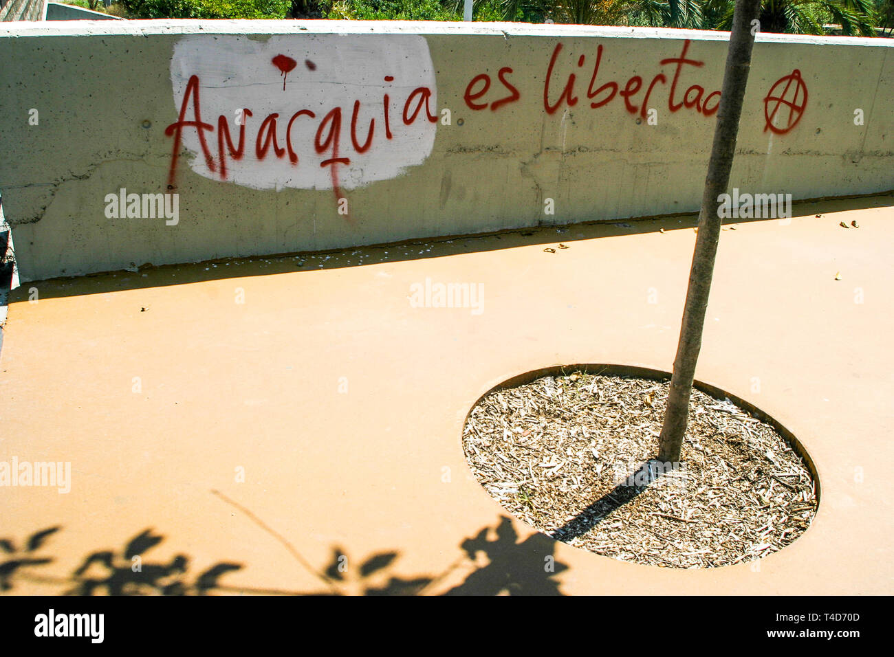 Graffiti lesen "Anarchie ist Freiheit", Park Forum Bezirk, Barcelona, Katalonien, Spanien Stockfoto