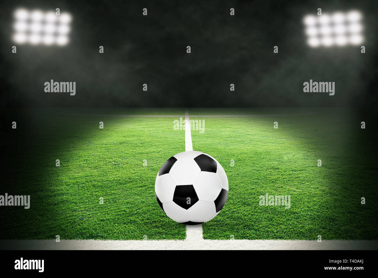Flutlicht Fussballplatz Stockfotos Und Bilder Kaufen Alamy