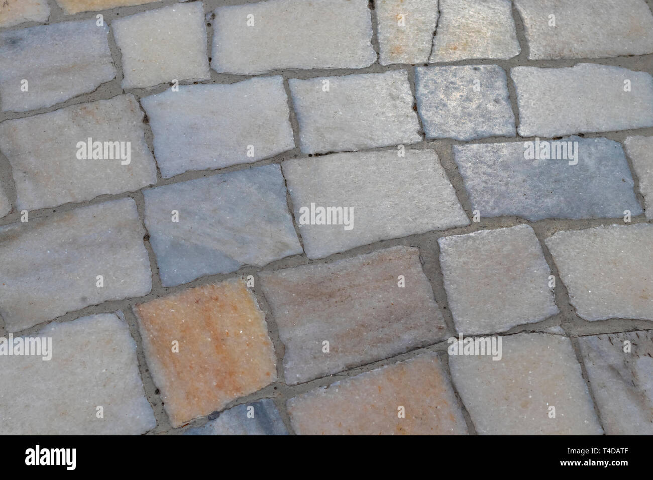 Quarz Oberfläche eines mehrfarbigen Straße Straße Steine ebnet. Selektiver Fokus Stockfoto