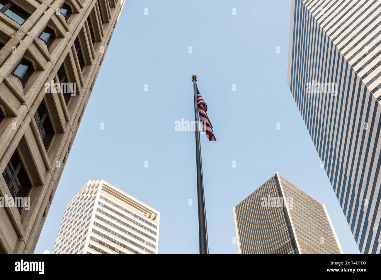 Eine US-Flagge unter den Wolkenkratzern der finanziellen Seattle's District. Stockfoto