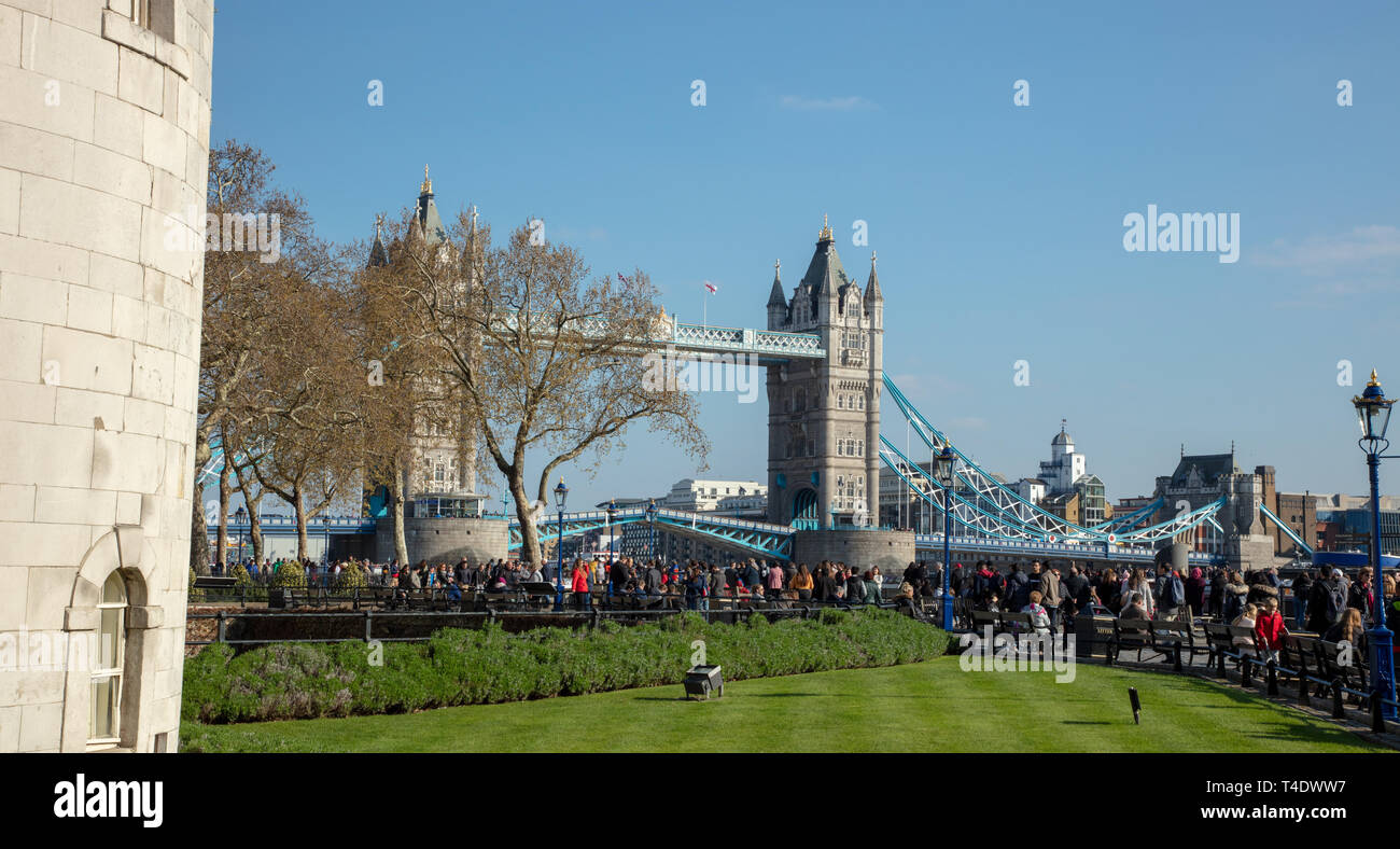 Die Tower Bridge in London, Großbritannien: Eine Aussetzung und Klappbrücke über die Themse. Dieses Erbe Bridge ist ein weltweit bekannter iconic Symbol von London. Stockfoto