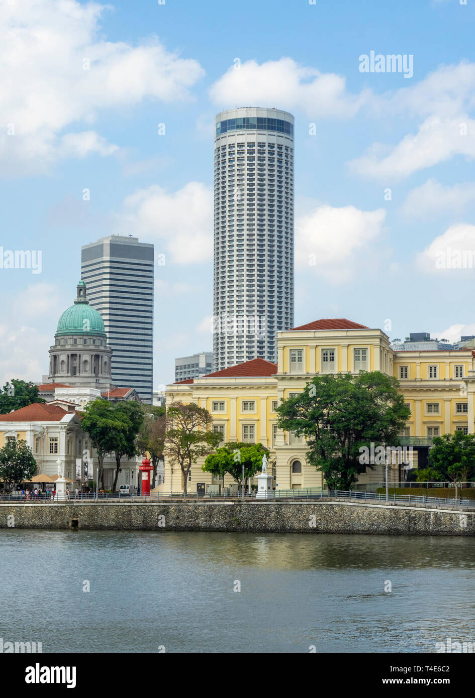 Singapore River, Asian Civilisations Museum, Zentrum und Swissotel Stamford Raffles Hotel Singapur. Stockfoto