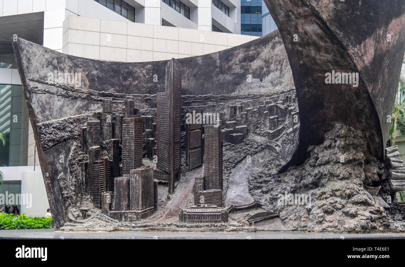 "Fortschritt und Weiterentwicklung' Bronze Skulptur von Yang-Ying Feng öffentlichen Kunstwerken in der Innenstadt von Singapur angezeigt. Stockfoto