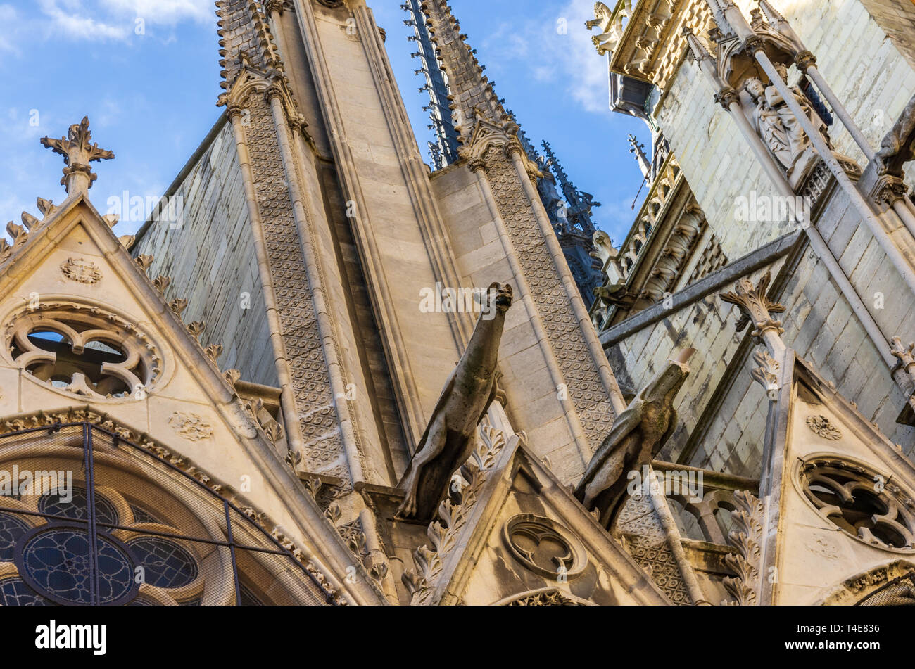 Türme und Wasserspeier von Notre Dame. Drei Jahre vor dem Großen Feuer. Stockfoto