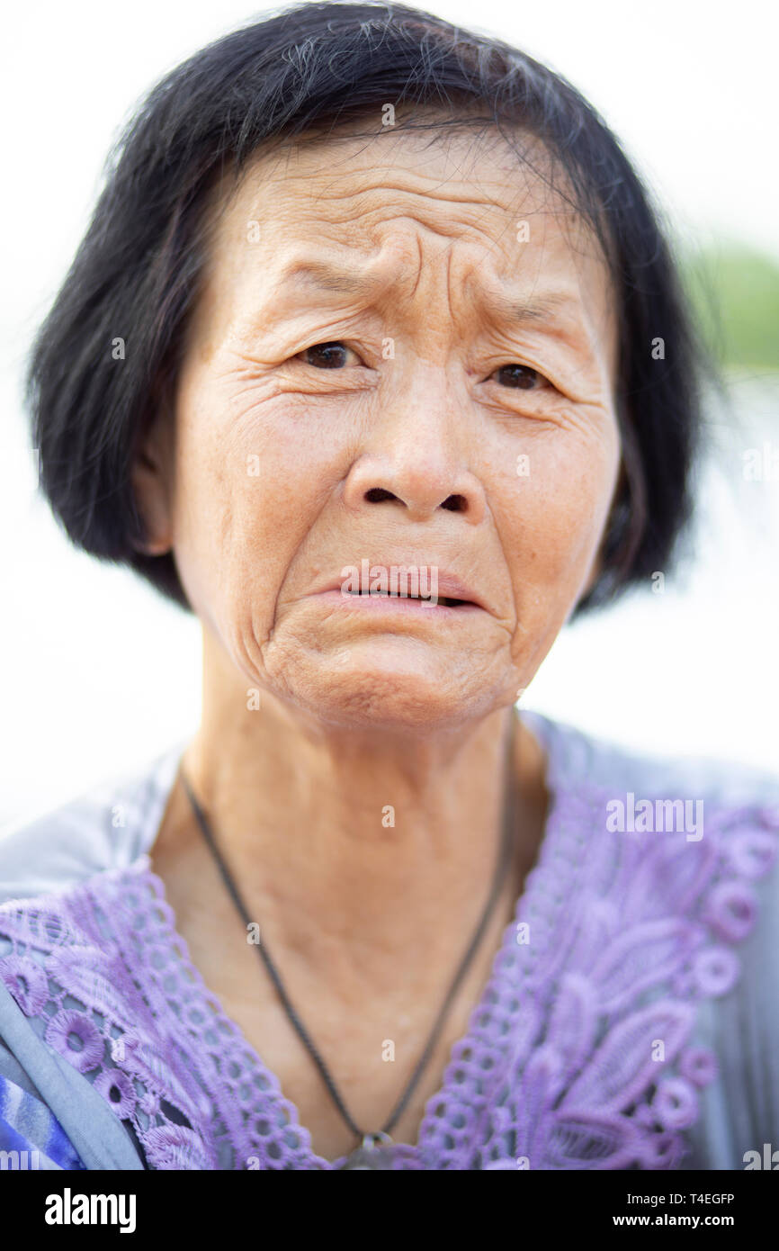 Nahaufnahme Gesicht des asiatischen Senior Frau emotion Schreien Stockfoto