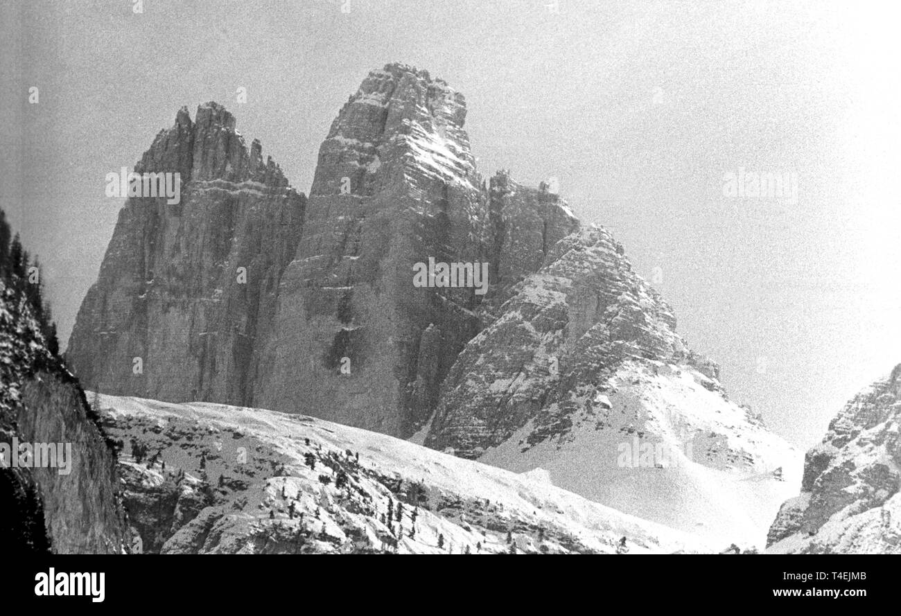 Blick auf die "Drei Zinnen" in Südtirol (Archiv Bild vom 28. Januar 1963). | Verwendung weltweit Stockfoto