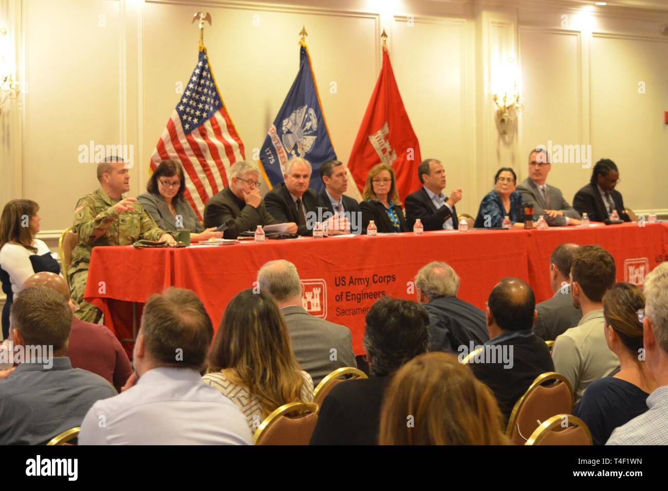 Ein Panel von Sacramento Bezirk Führer geben einen Überblick über ihre Prioritäten für die kommenden Jahre zu mehr als 100 Teilnehmer, 27. März 2019, auf der diesjährigen Business Open House in Sacramento, Kalifornien. Die booh gibt Unternehmern die Möglichkeit, Vertreter der Korps zu begegnen, um kommende Vertrag Chancen und Netzwerk mit anderen potenziellen Auftragnehmern lernen. Stockfoto