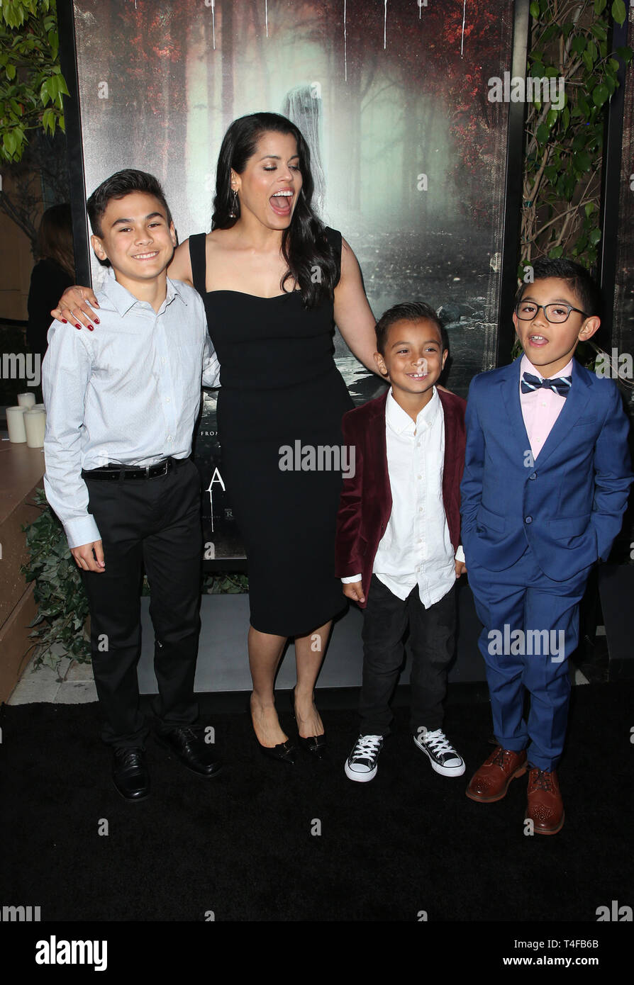 April 15, 2019 - Hollywood, CA, USA - 15. April 2019 - Hollywood, Kalifornien - Aiden Lewandowski, Marisol Ramirez, Oliver Alexander, Jayden Valdivia. Premiere von Warner Bros''' Der Fluch von La Llorona'' der Egyptian Theatre statt. Photo Credit: Faye Sadou/AdMedia (Credit Bild: © Faye Sadou/AdMedia über ZUMA Draht) Stockfoto