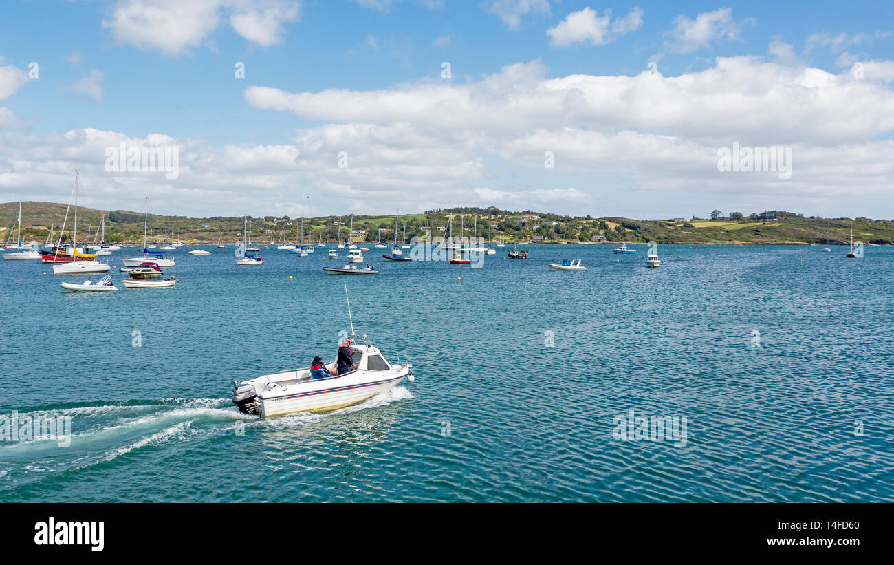 Freizeitaktivitäten Boote im Hafen, Schull, County Cork, Republik Irland. Eire. Stockfoto