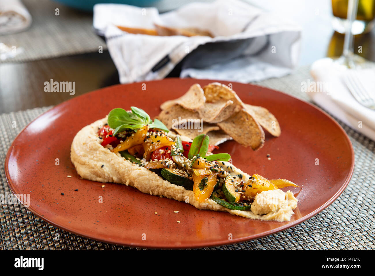 Organische, gesunde Nahrung auf dem Tisch im Restaurant Stockfoto