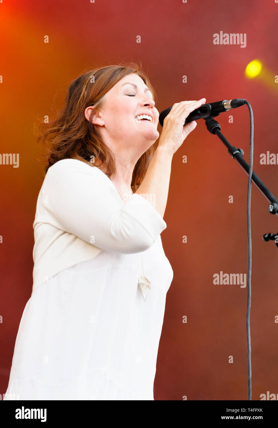 Sänger Karen Matheson der schottischen Band, Auerhahn durchführen an den Cropredy Festival, UK. August, 7, 2014 Stockfoto