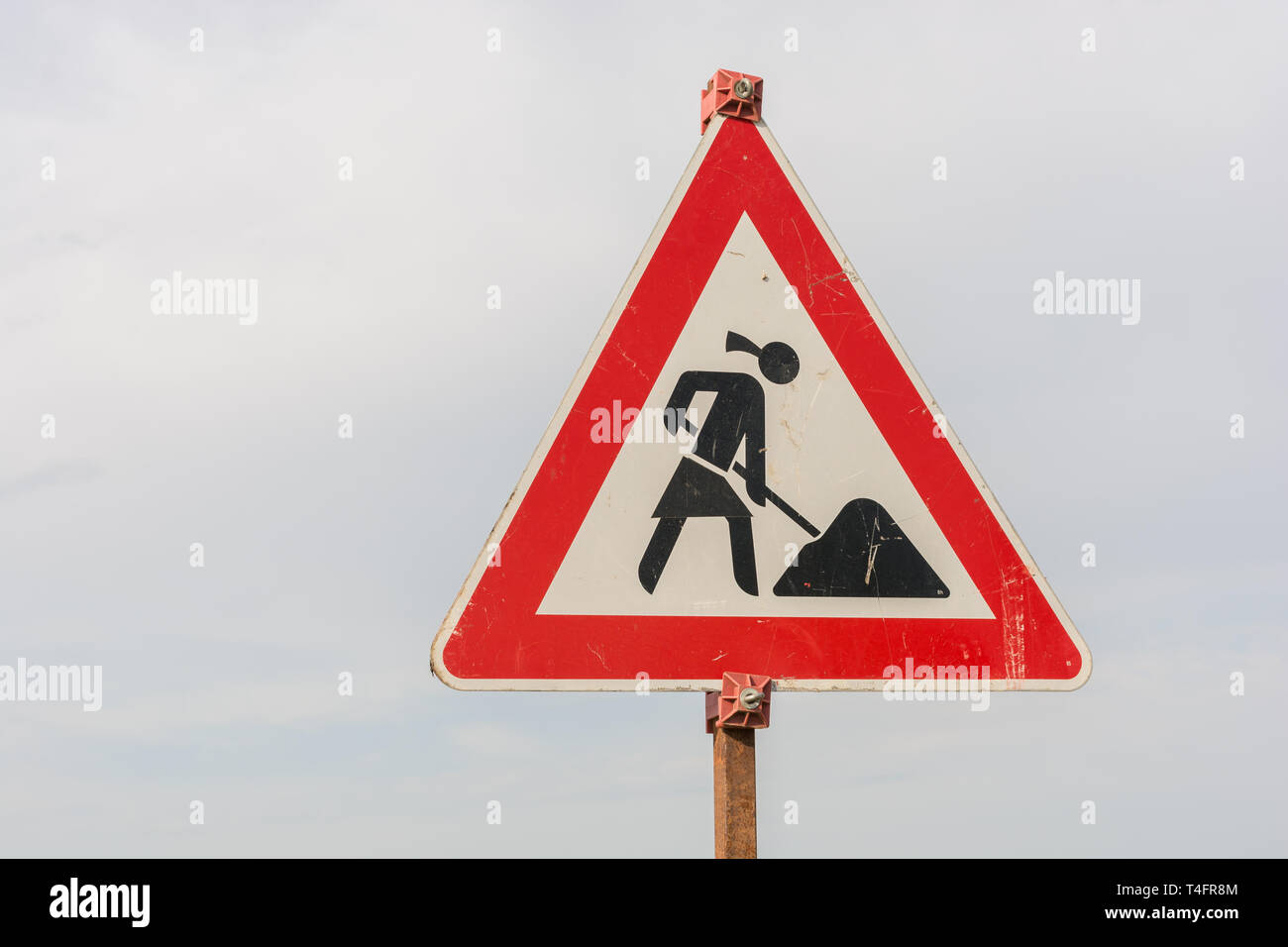 Baustelle Schild mit einem weiblichen Bauarbeiter als Symbol des Feminismus im beruflichen Leben Stockfoto