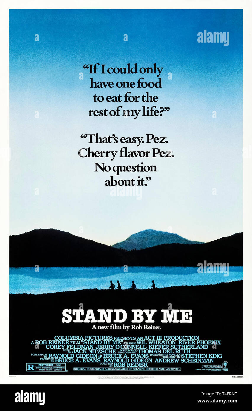 Stand By Me (1986) von Rob Reiner Regie und Hauptdarsteller Wil Wheaton, River Phoenix, Corey Feldman und Kiefer Sutherland. Das Kommen des Alters drama basierend auf Stephen King; s Novella über vier Freunde, die aus einem toten Körper zu finden. Stockfoto