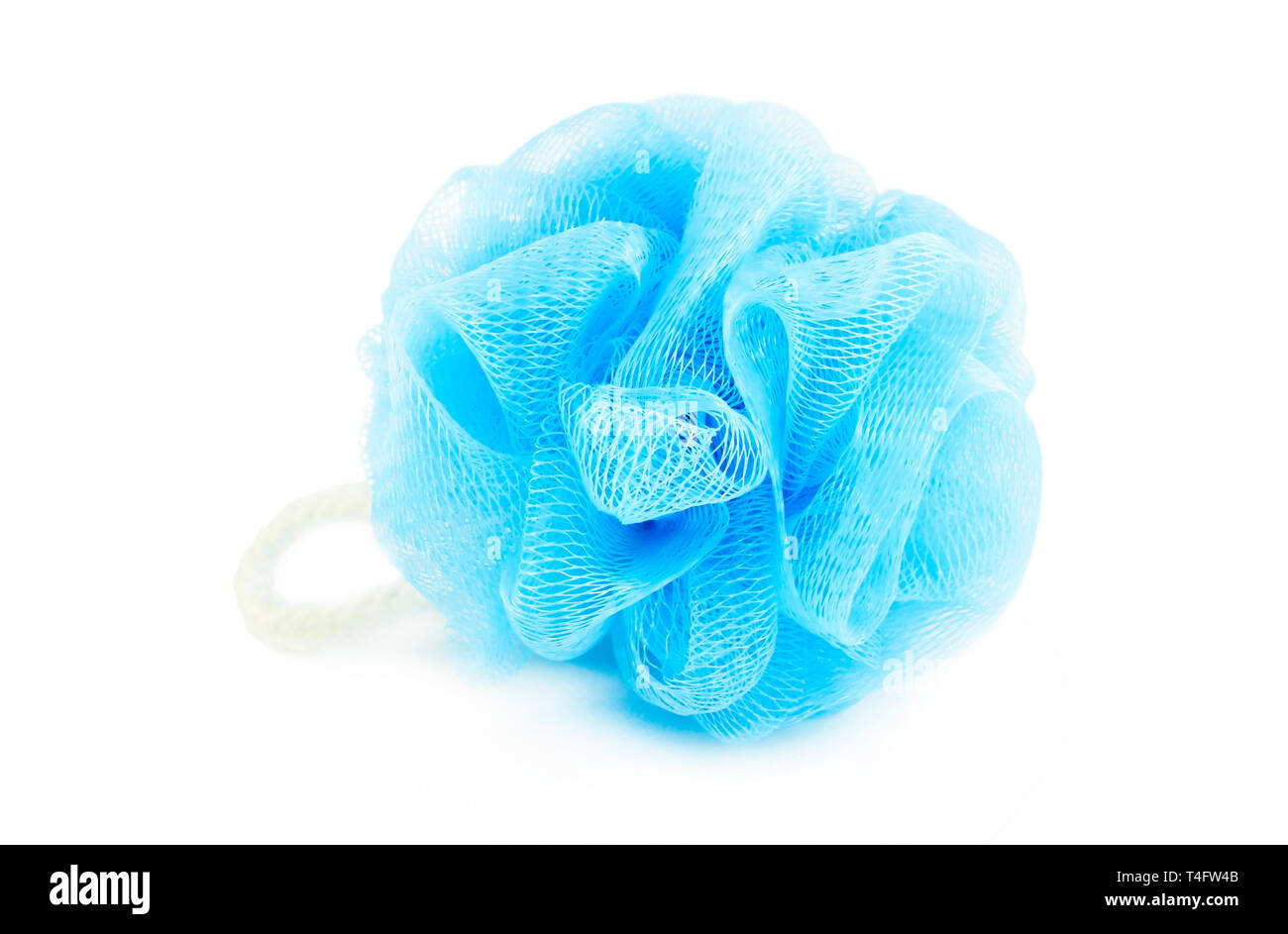 Weiche blaue synthetischen Schwamm zum Duschen auf Weiß isoliert  Stockfotografie - Alamy