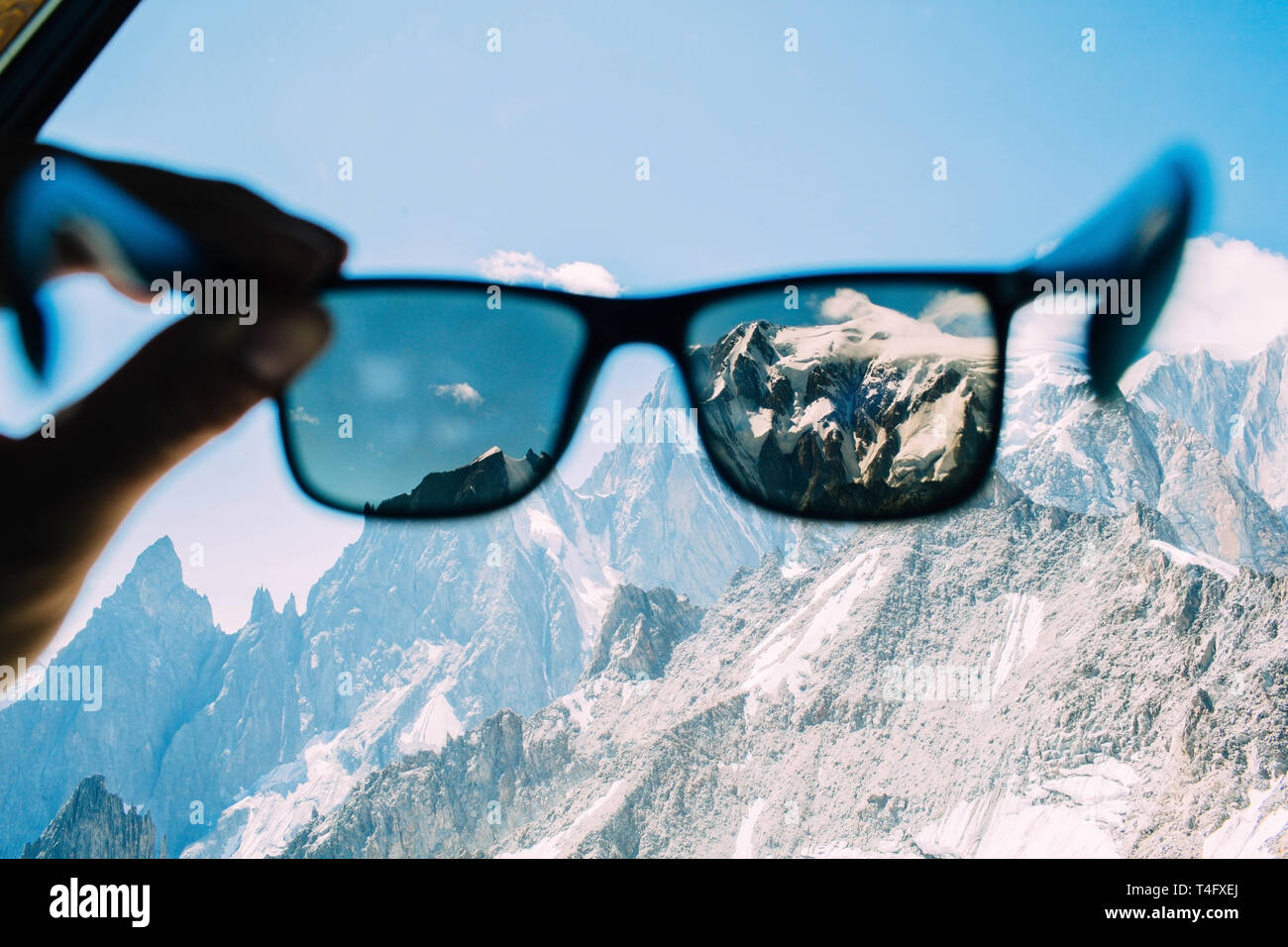 Screenshot des verschneiten Berg Peak-Mont Blanc Massiv, durch eine Sonnenbrille. Punta Helbronner Stockfoto