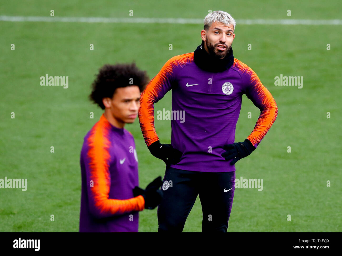 Sergio Aguero von Manchester City (rechts) während des Trainings an der City Football Academy, Manchester. Stockfoto
