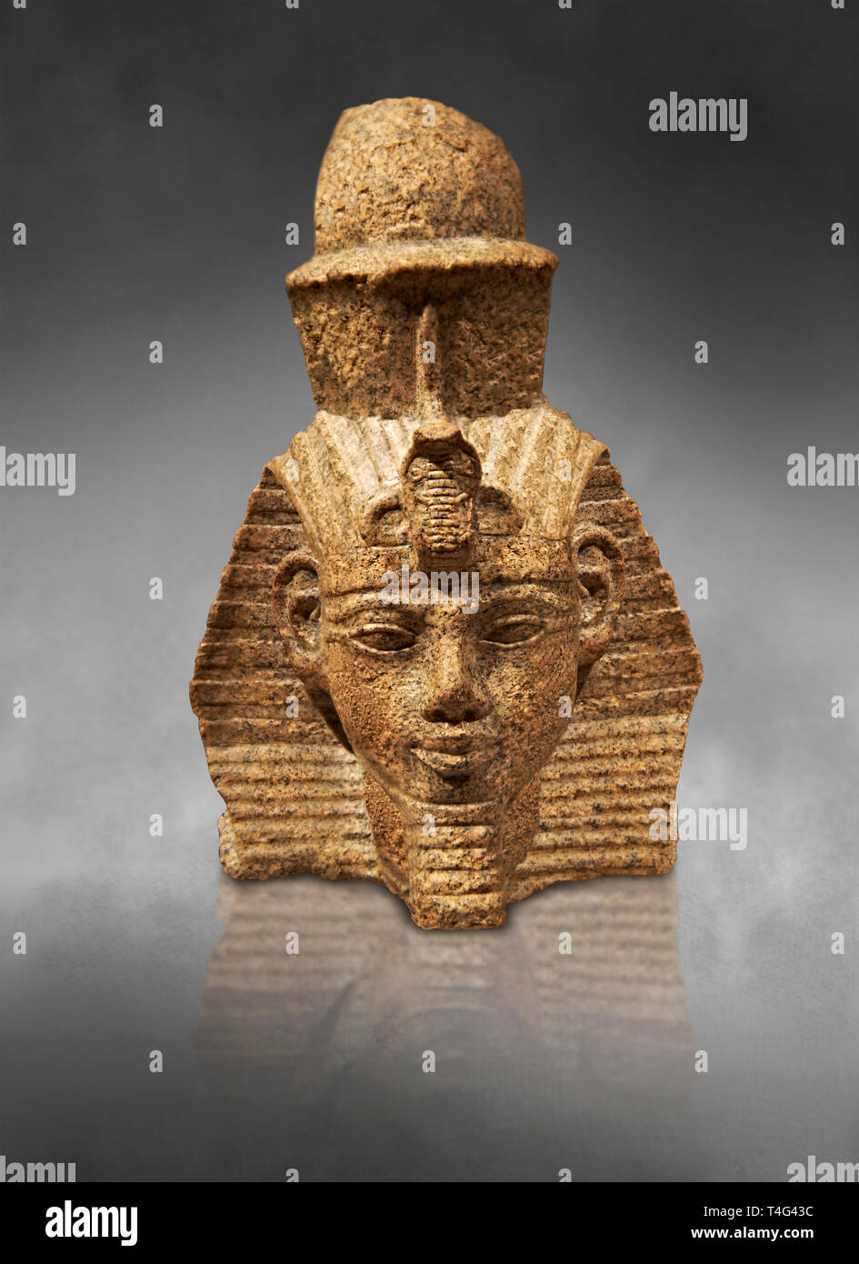 Antike Ägyptische Kopf einer Statue von König Amenhotep III., Ägypten 18 Dynastie (1360 v. Chr.) Berlin Neues Museum Berlin Stockfoto