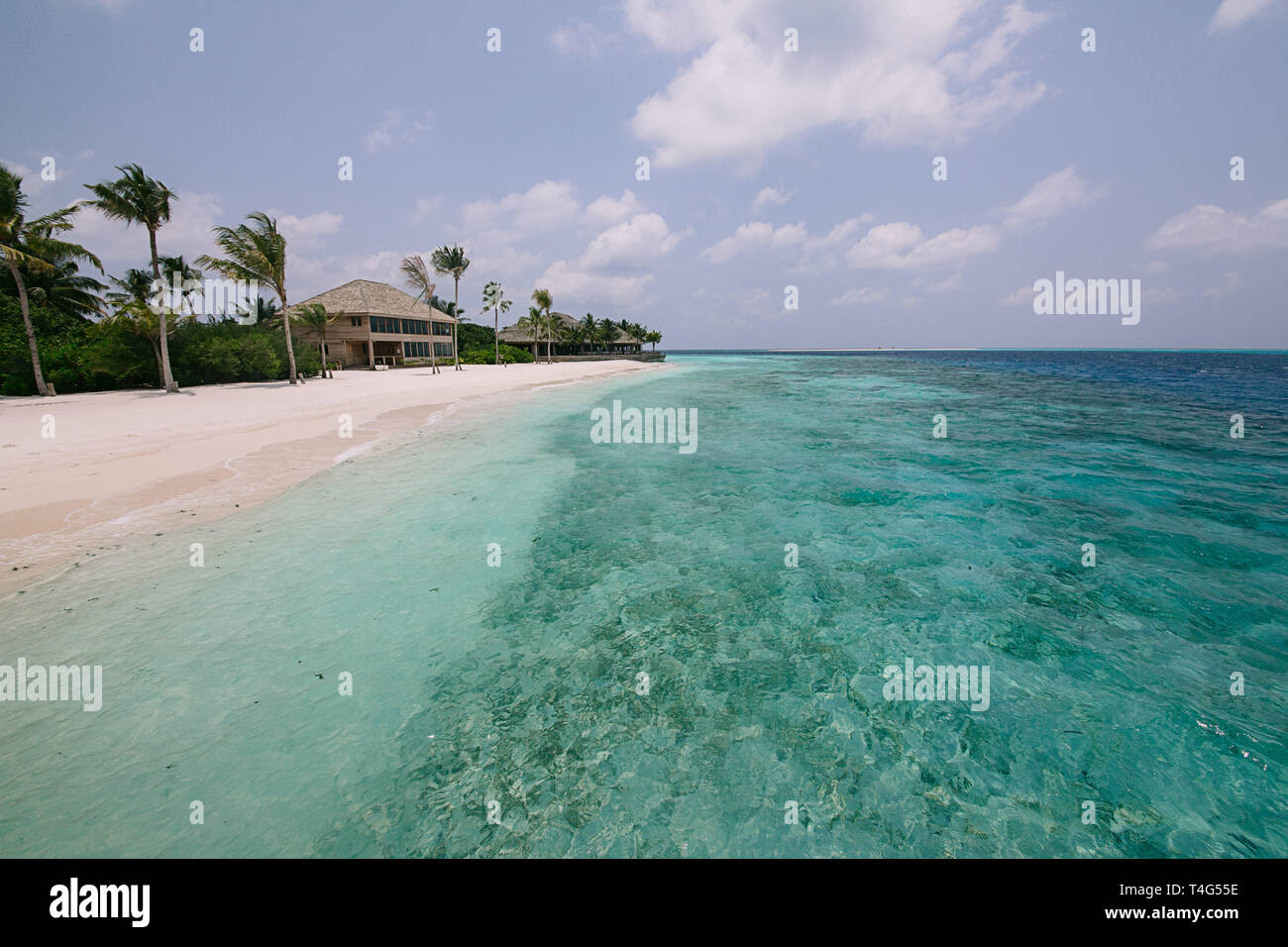 Schöne Natur Landschaft. Tropische Blau Malediven Meer. Luxury Holiday Resort. Insel Atoll und Korallenriff. Reisen Eco Paradise. Große panoram Stockfoto