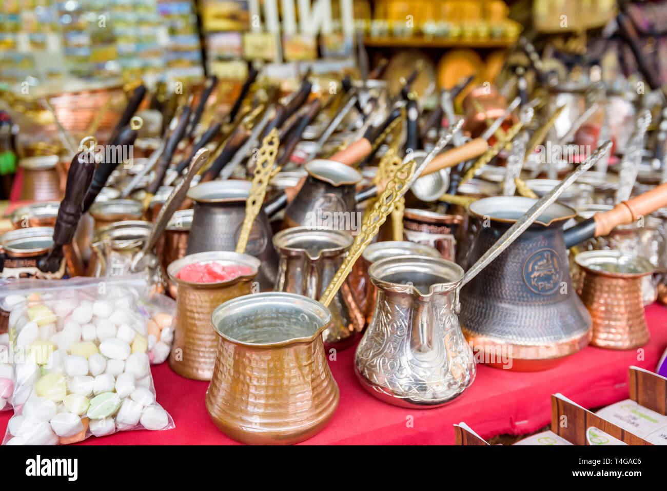 Kupfer Kaffeekannen oder cezve in Street Market Stockfoto Kupfer Kaffeekannen oder cezve in Street Market Stockfoto