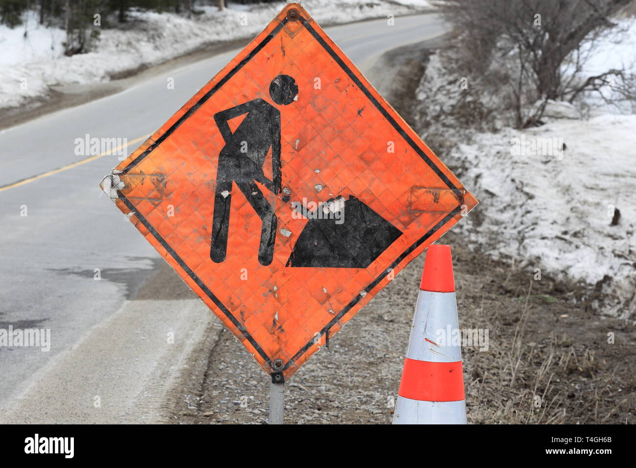Männer an der Arbeit Straßenschild in Quebec, Kanada. Stockfoto