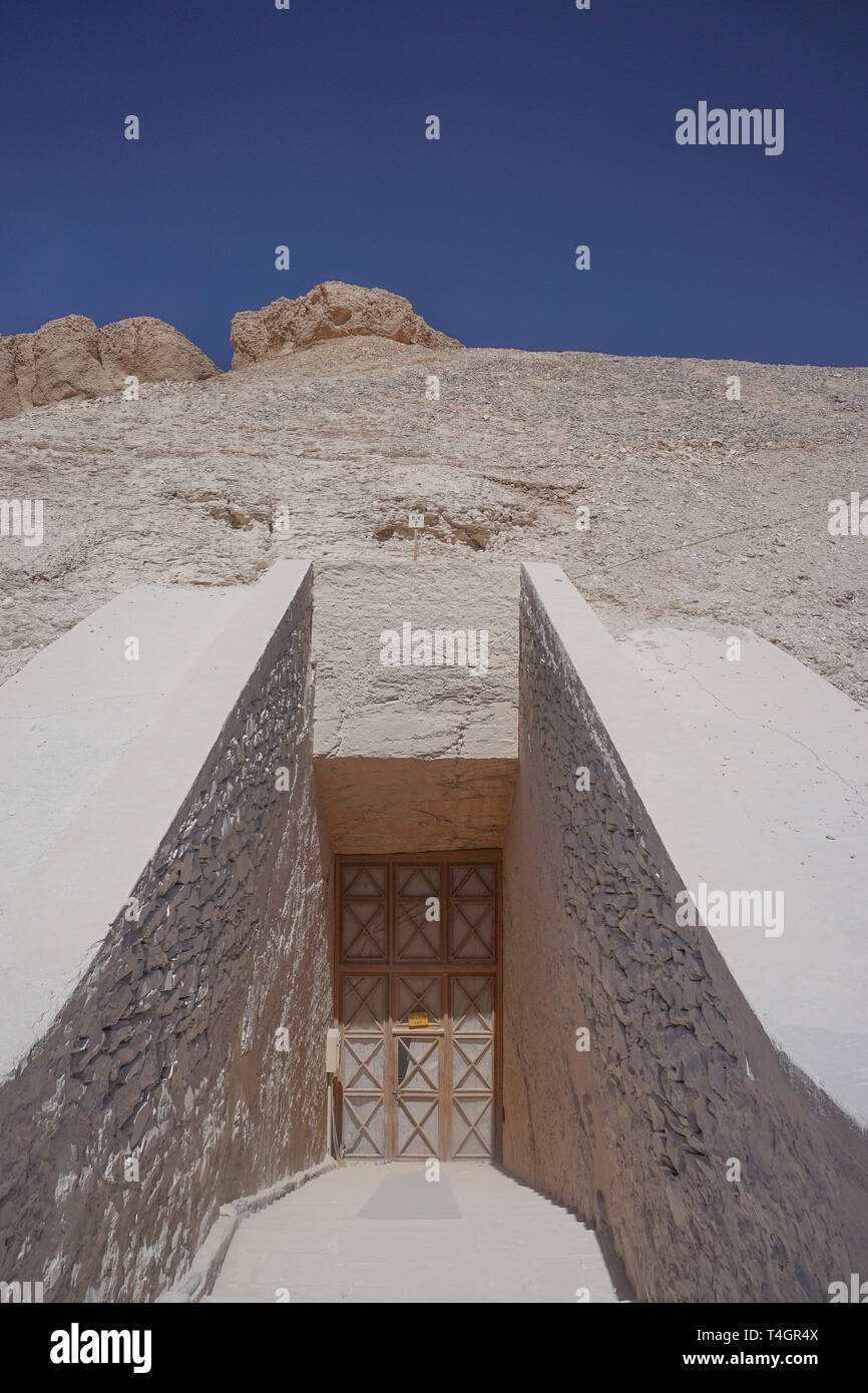 Luxor, Ägypten: Der Eingang zum Grab KV 7, das Grab des Pharao Ramses II. im Tal der Könige am Westufer des Nils. Stockfoto