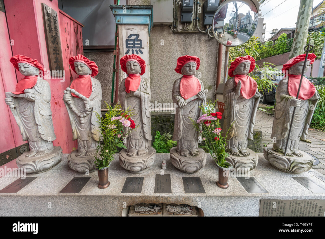 Tokyo, Japan - 17. August 2017: Rokujizo bosatsu Statuen an Gyoranji buddhistischen Tempel Suigetsu-in Gyoran-ji. In den Bergen von Tsuki entfernt keine Stockfoto