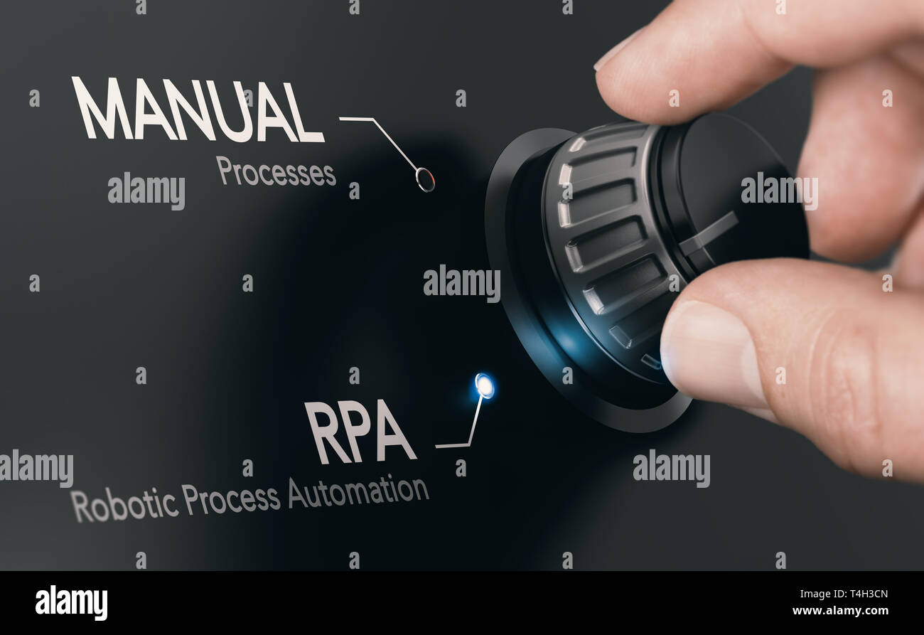 Hand einen Knopf drehen über dunkelgrauen Hintergrund und Auswahl von RPA (Robotic Process Automation)-Modus. Künstliche Intelligenz Konzept. Das zusammengesetzte Bild. Stockfoto