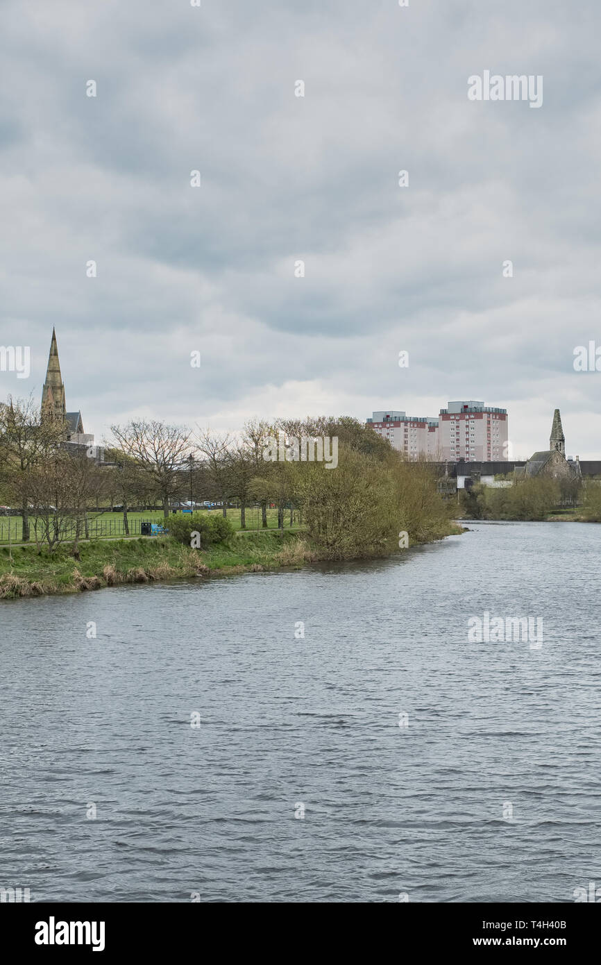 Suche in Irvine Stadtzentrum mit seinen Kirchtürmen Rivergate Einkaufszentrum an der Westküste von Schottland Stockfoto