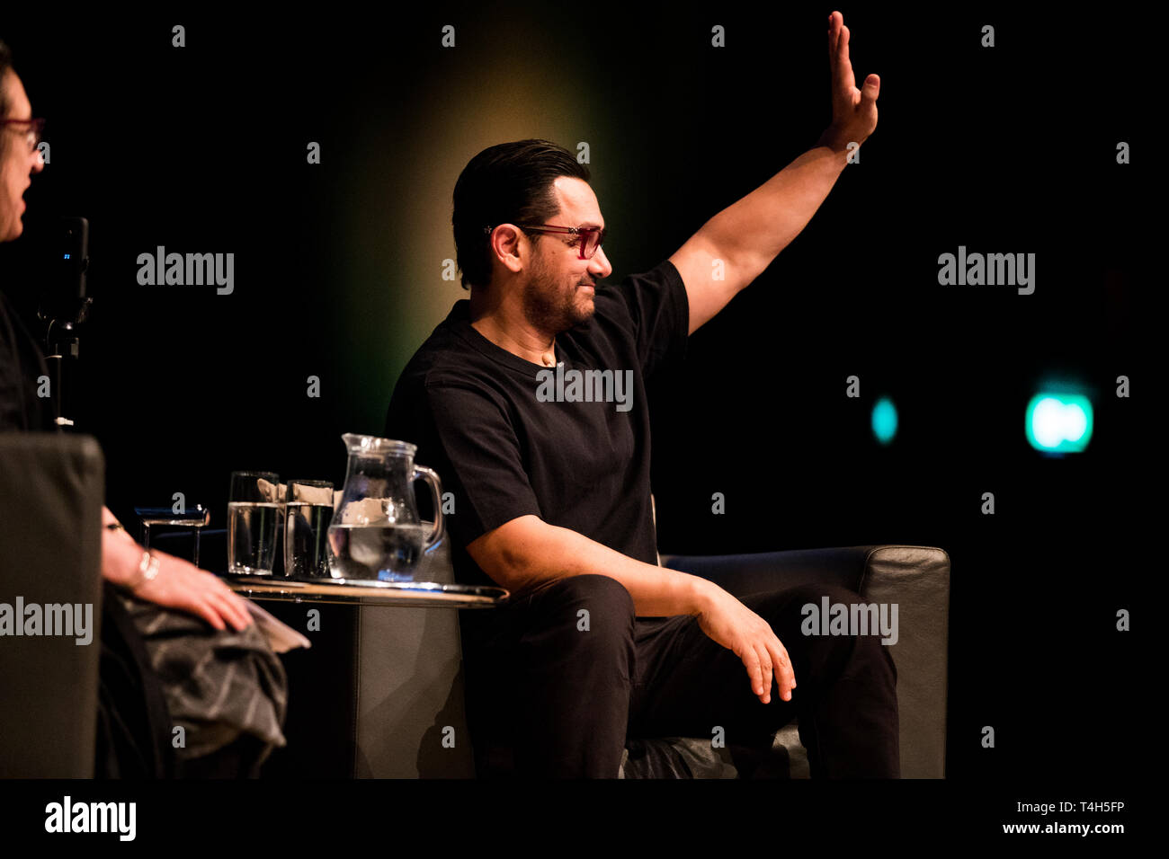 Indische Film star Aamir Khan im Gespräch mit Nasreen Munni Kabir im Belfast Film Festival. Verein Foto. Siehe PA Geschichte showbiz Khan. Bild Datum: Dienstag, 16. April 2019. Photo Credit: Liam McBurney/PA-Kabel Stockfoto