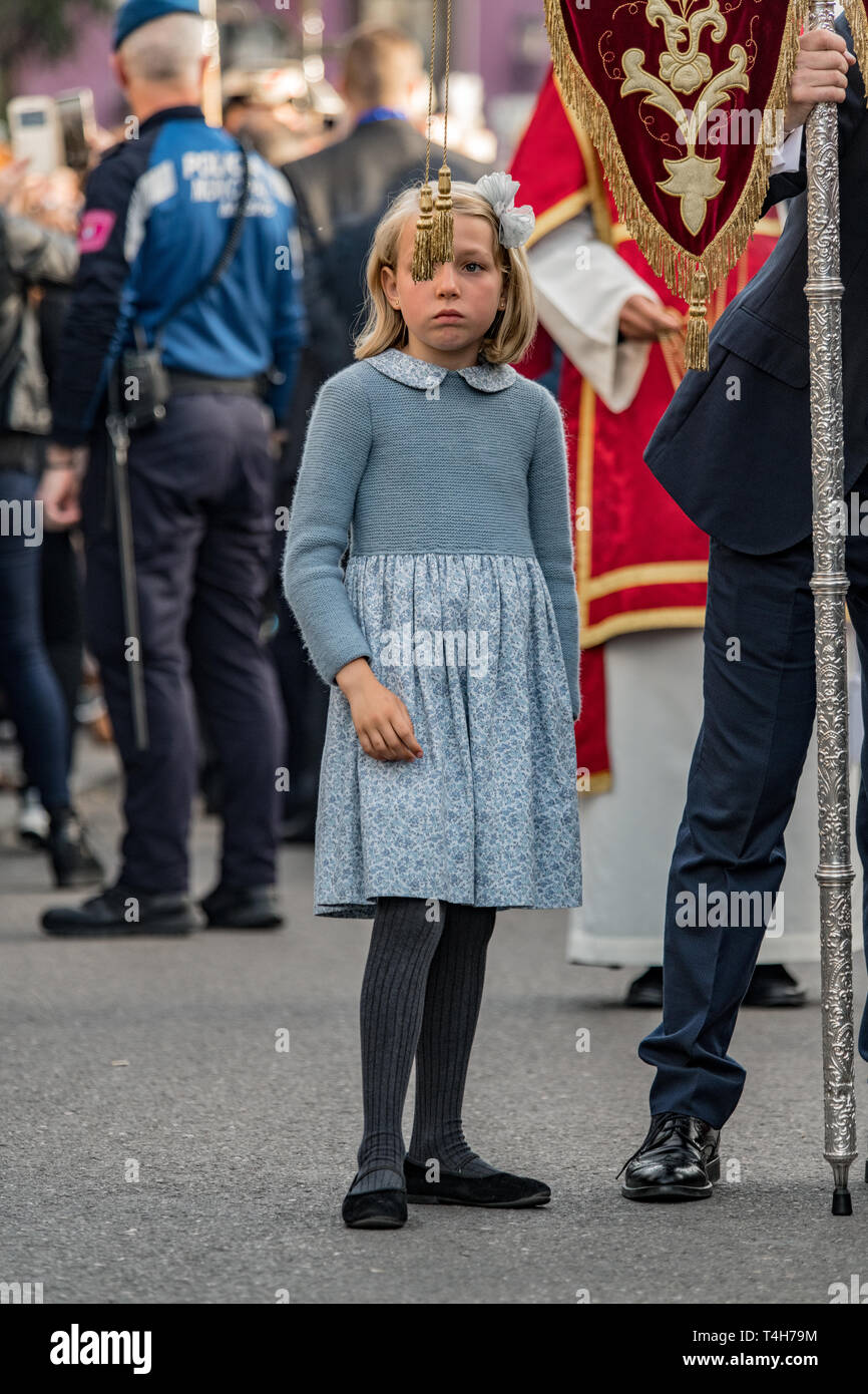 Junge Mädchen in Prozessionen der Karwoche in Madrid, Spanien Stockfoto