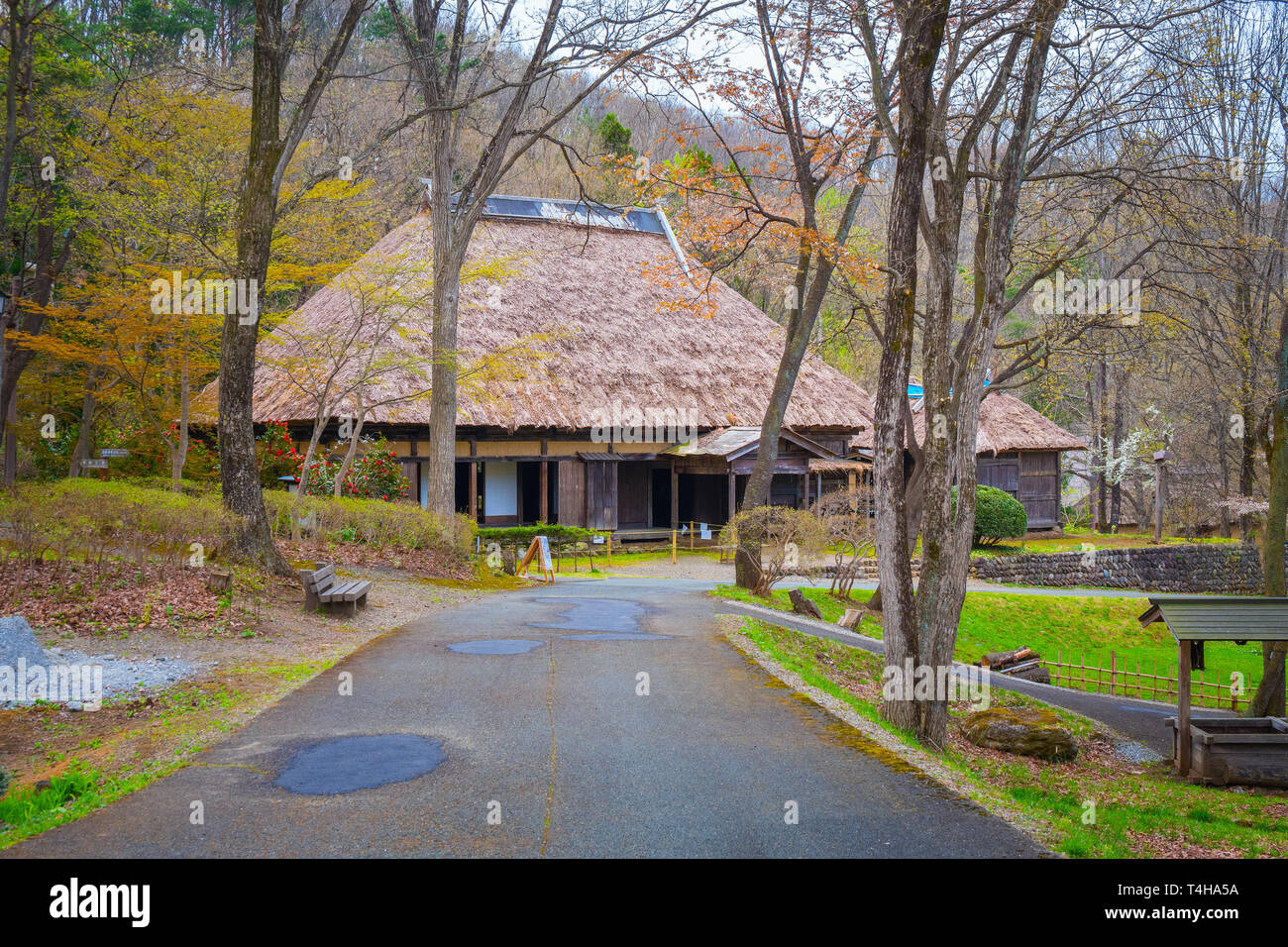 Kitakami, Japan - 22 April 2018: michinoku Folklore Dorf ist eine Fundgrube an historischen Häusern und folkloristische Artefakte. Die meisten Gebäude und Stockfoto
