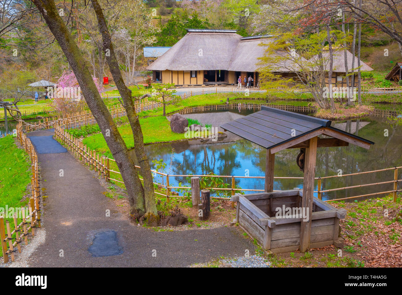 Kitakami, Japan - 22 April 2018: michinoku Folklore Dorf ist eine Fundgrube an historischen Häusern und folkloristische Artefakte. Die meisten Gebäude und Stockfoto