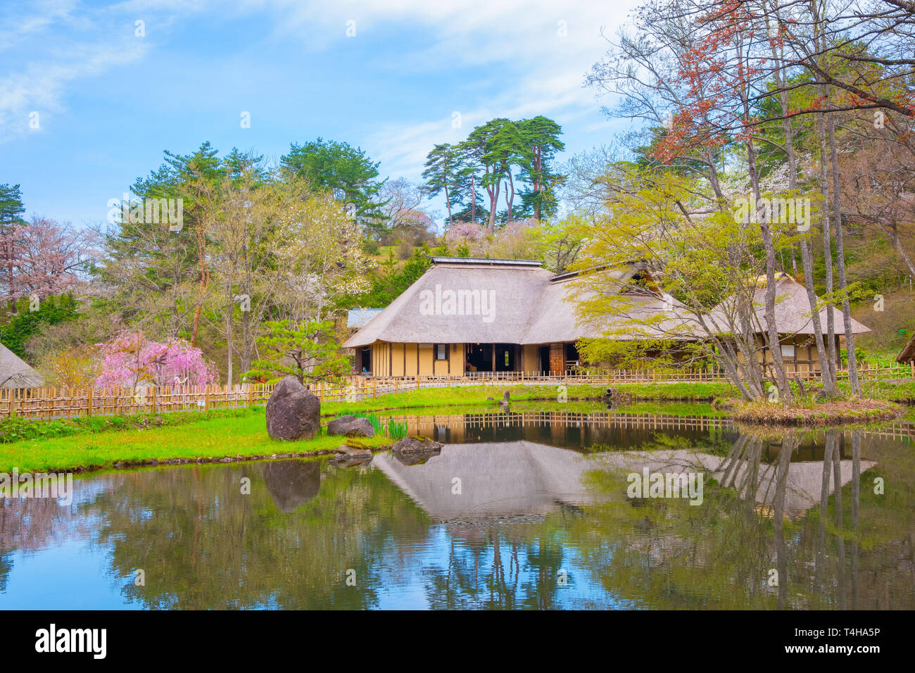 Kitakami, Japan - 22 April 2018: michinoku Folklore Dorf ist eine Fundgrube an historischen Häusern und folkloristische Artefakte. Die meisten Gebäude und Stockfoto