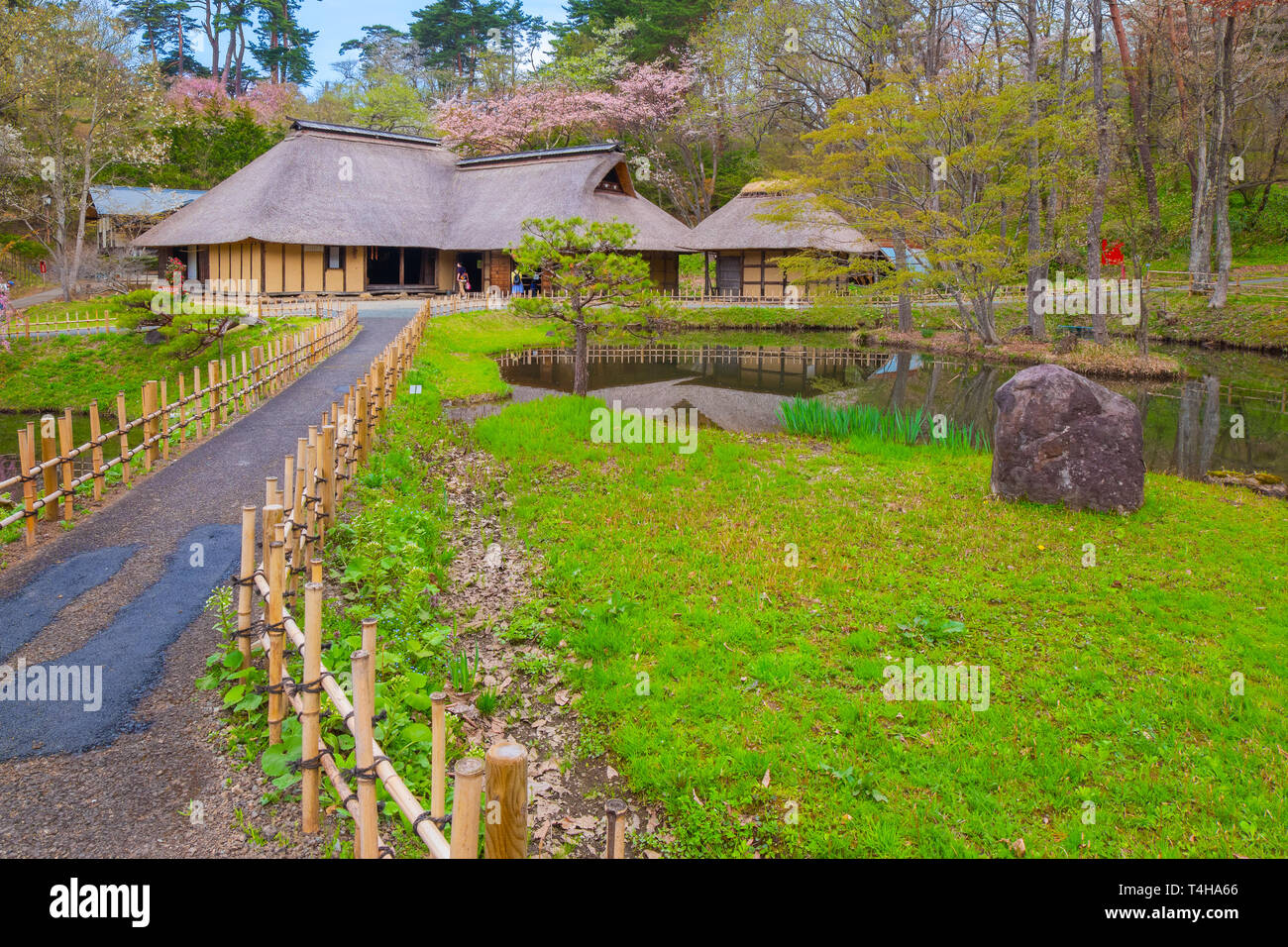 Kitakami, Japan - 22 April 2018: michinoku Folklore Dorf ist eine Fundgrube an historischen Häusern und folkloristische Artefakte. Die meisten Gebäude und Stockfoto