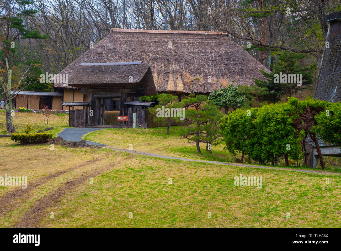 Kitakami, Japan - 22 April 2018: michinoku Folklore Dorf ist eine Fundgrube an historischen Häusern und folkloristische Artefakte. Die meisten Gebäude und Stockfoto