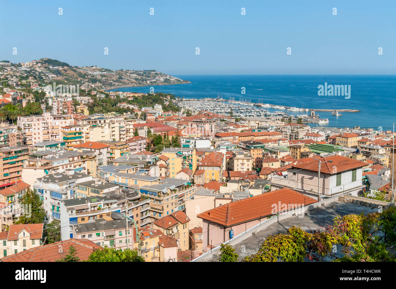 Blick über Sanremo ein beliebtes Touristenziel an der ligurischen Küste, Nordwestitalien Stockfoto
