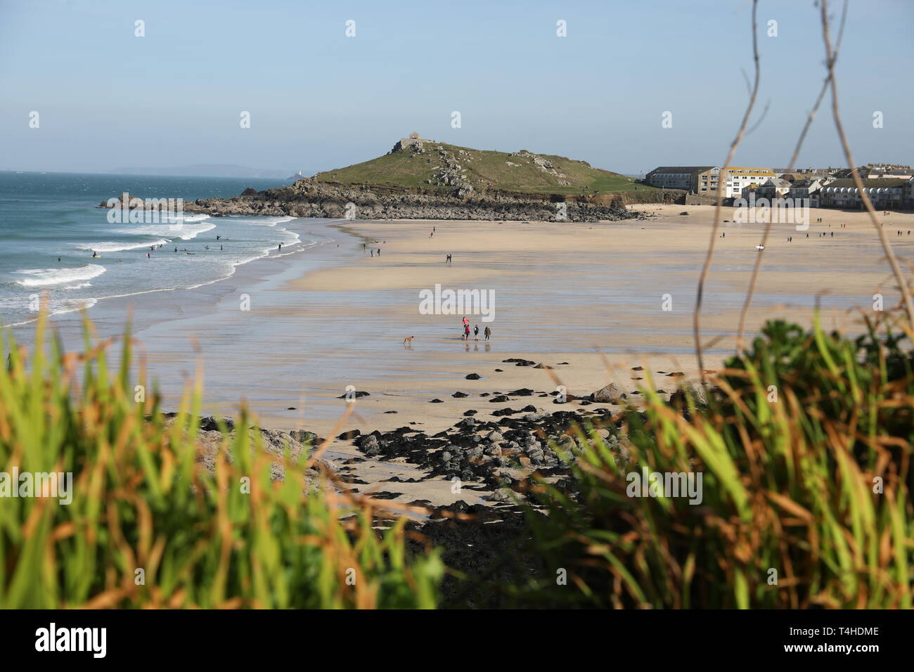 Ansicht des PorthMeor Beach Die Insel Hintergrund St. Ives Saint Ives Cornwall Blue Sky Stockfoto