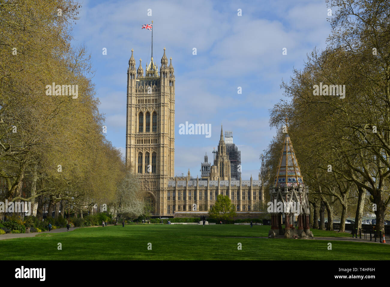 Victoria Tower von Victoria Tower Gardens, Westminster, London gesehen. Stockfoto