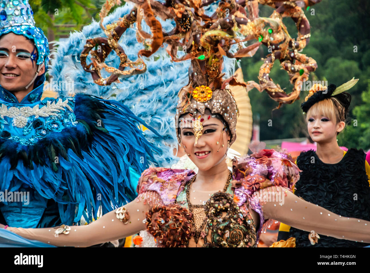 Hong Kong Parade zeigen. Chinesische Karneval. Farbenfroh und erstaunliche gekleidete Tänzer auf der Straße durchgeführt. Stockfoto
