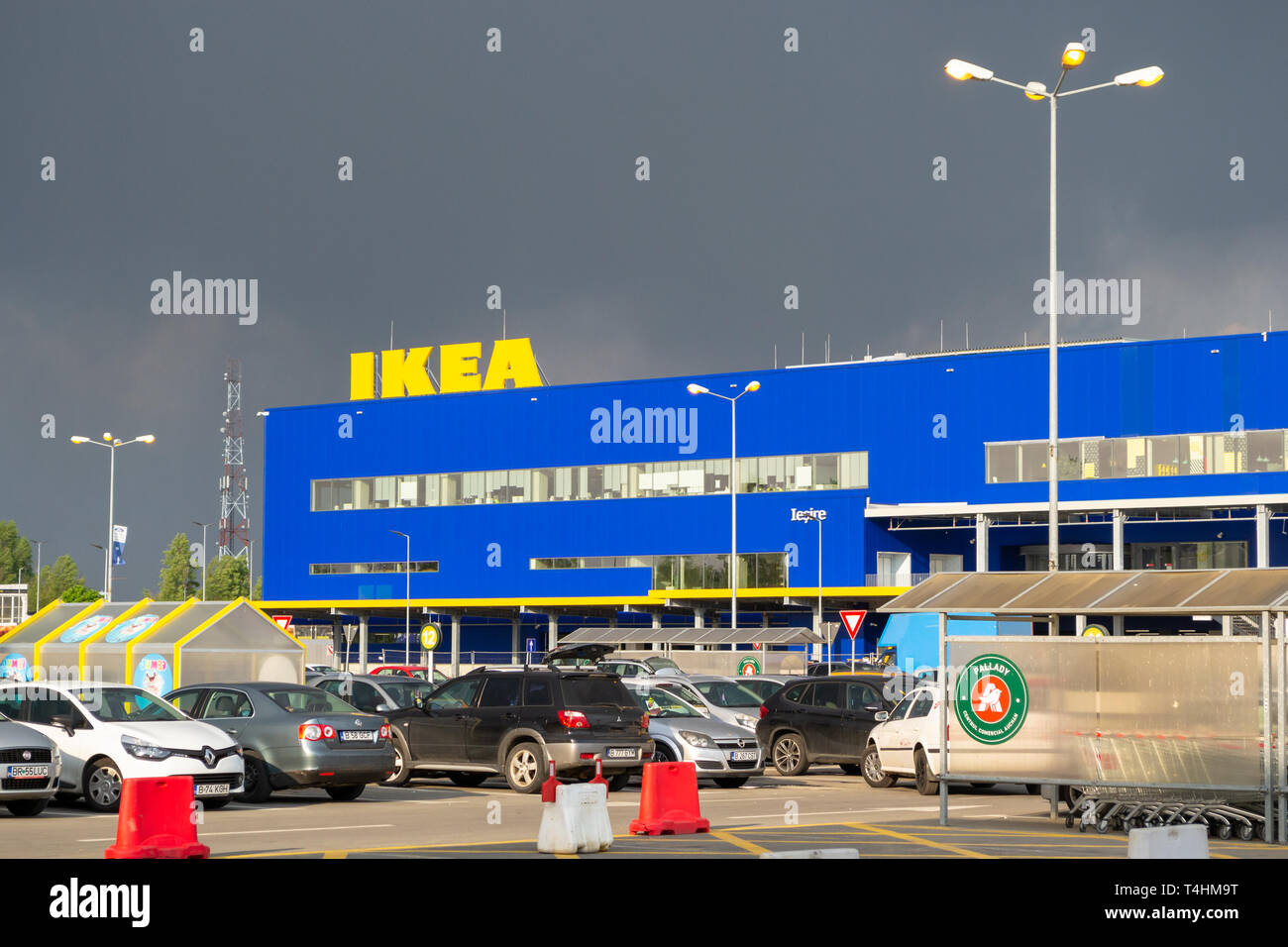 Bukarest, Rumänien - 16. April 2019: IKEA Pallady, der zweite IKEA 2019 in  Bucuresti, Rumänien zu öffnen - Außenansicht der wichtigsten Showroom, wie  Stockfotografie - Alamy