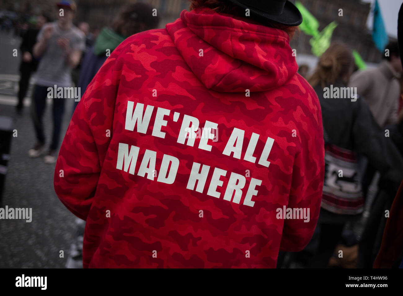 Edinburgh, Schottland, 16. April 2019. Aussterben Rebellion (Schottland) Klima Demonstranten herunterfahren North Bridge für den Verkehr während der "Internationale Tag der Rebellion", fordern die Regierung ein Klima Notstand auszurufen, in Edinburgh, Schottland, am 16. April 2019. Quelle: Jeremy Sutton-Hibbert / alamy Leben Nachrichten Stockfoto