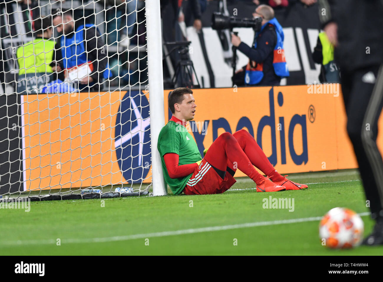 Turin, Italien. 16 Apr, 2019. Fussball: Champions League, K.o.-Runde Viertelfinale, Rückspiel, Juventus Turin - Ajax Amsterdam. Wojciech Szczesny von Juventus in der Aufwärmphase. Credit: Antonio Polia/dpa/Alamy leben Nachrichten Stockfoto