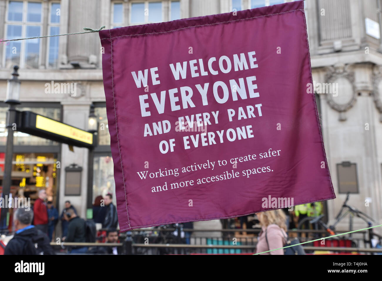 Oxford Circus, London, UK. 17 Apr, 2019. Aussterben Rebellion Klimawandel Demonstranten beginnen ihren dritten Tag. Quelle: Matthew Chattle/Alamy leben Nachrichten Stockfoto