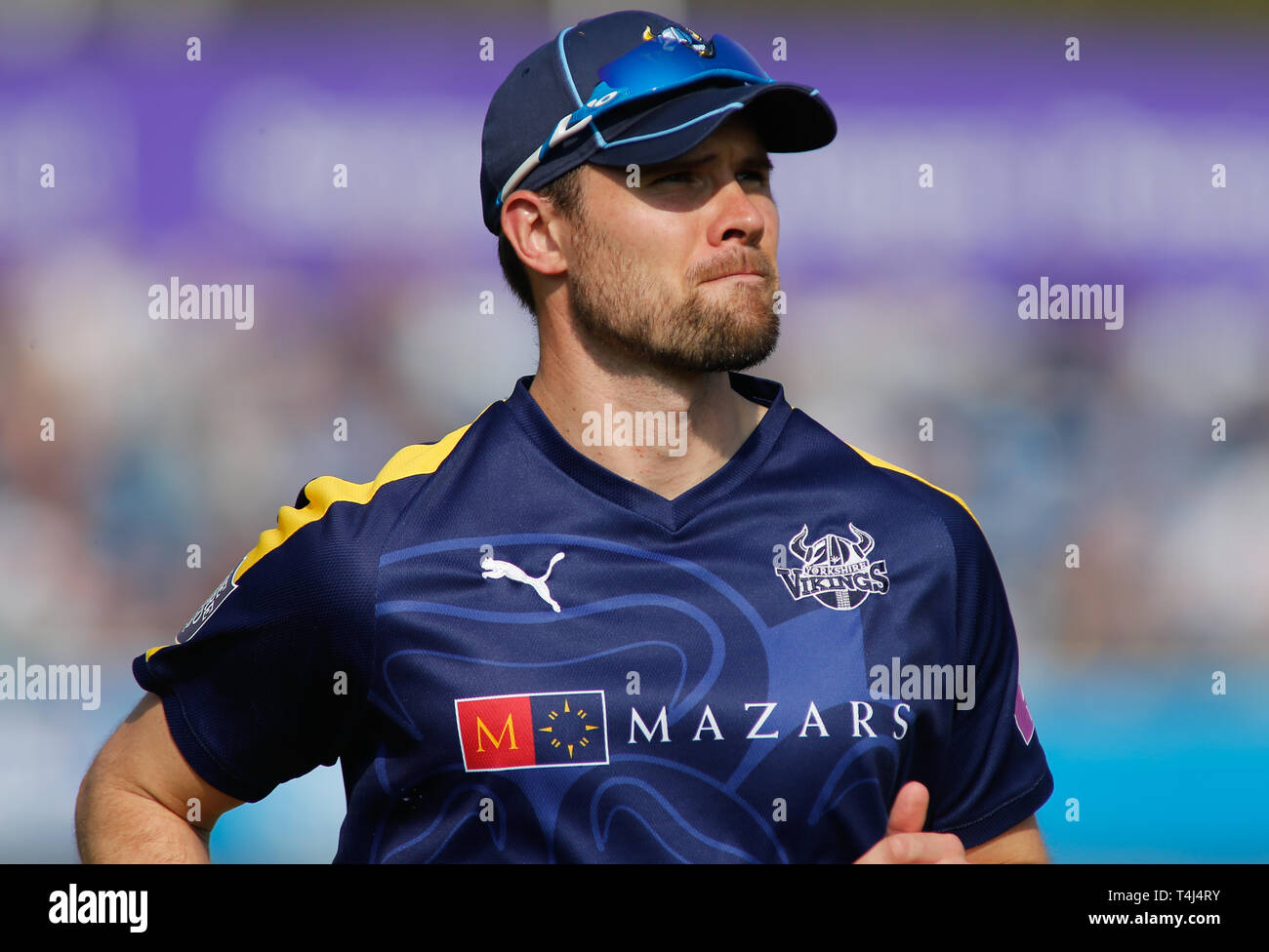 Emerald Headingley Stadium, Leeds, West Yorkshire, 17. April 2019. Yorkshire Mathew Pillans während der Royal London einen Tag Pokalspiel Yorkshire Viking vs Leicestershire Füchse im Emerald Headingley Stadium, Leeds, West Yorkshire. Credit: Touchlinepics/Alamy leben Nachrichten Stockfoto