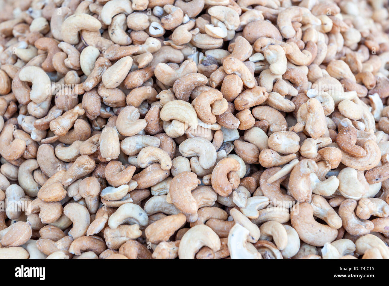 Israel, Tel Aviv-Yafo - 12. April 2019: Cashewnüsse in Shuk Hacarmel Markt verkauft Stockfoto