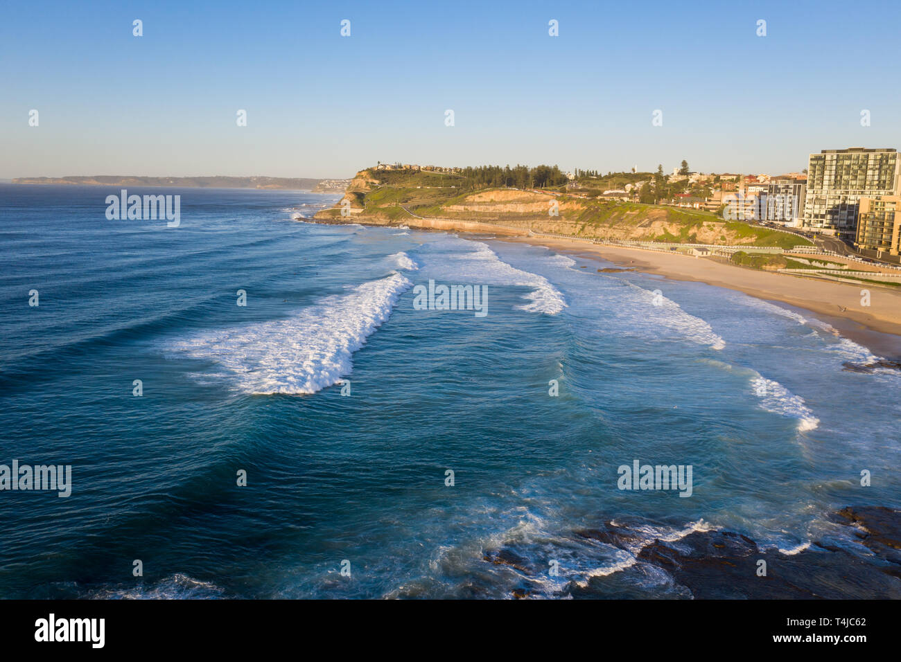 Newcastle Beach nur wenige Minuten von der Innenstadt entfernt liegt einer der schönsten Strände in der Stadt am Meer von Newcastle NSW Australien Stockfoto