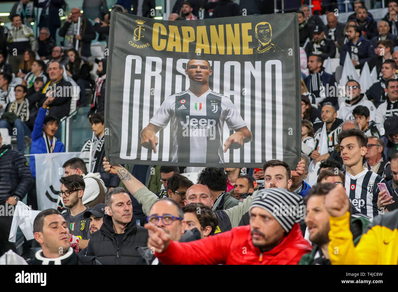 16.April 2019 Turin, Italien Fussball Champions League 2018-2019: Juventus v Ajax-Unterstützer, spandoek Christiano Ronaldo von Juventus Turin Stockfoto