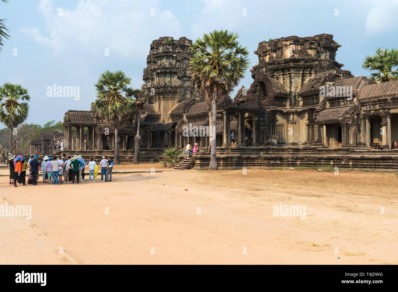 Tempel von Angkor Wat, Siem Reap, Kambodscha. Besucher und Touristen zu dieser UNESCO-Weltkulturerbe sind deutlich sichtbar Stockfoto