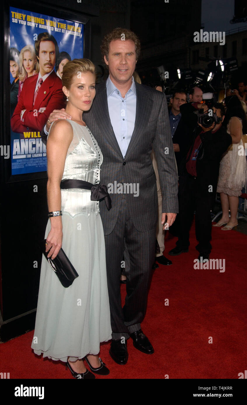 LOS ANGELES, Ca. Juni 28, 2004: Schauspielerin Christina Applegate & Schauspieler will ferrell im Hollywood Premiere ihres neuen Films Anchorman. Stockfoto